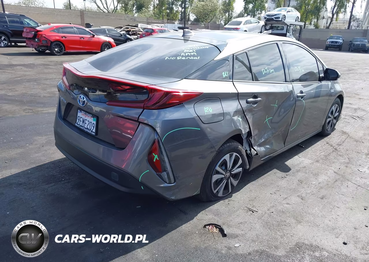 2018 Toyota Prius Prime Plus VIN:JTDKARFPXJ3081197 - 4