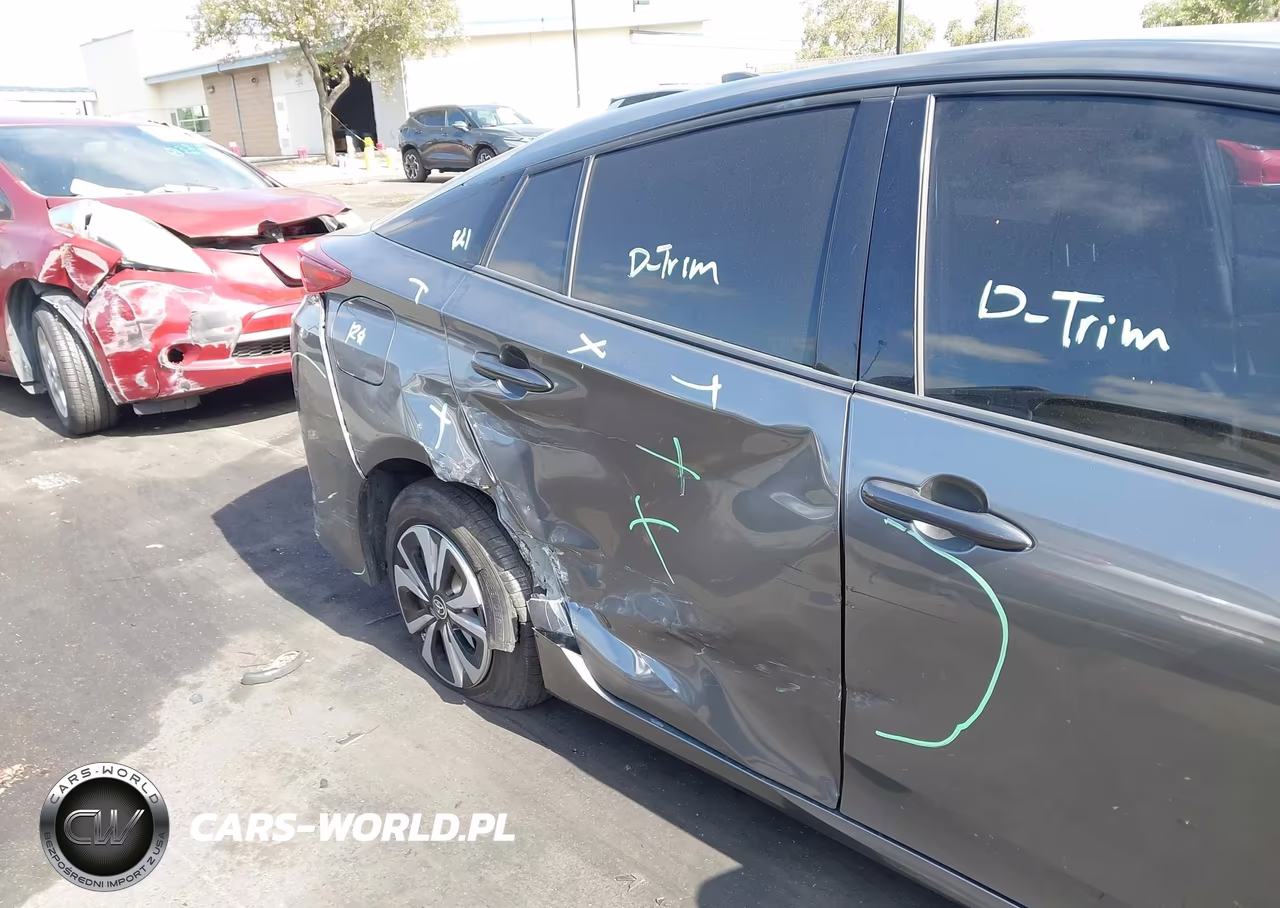 2018 Toyota Prius Prime Plus VIN:JTDKARFPXJ3081197 - 6