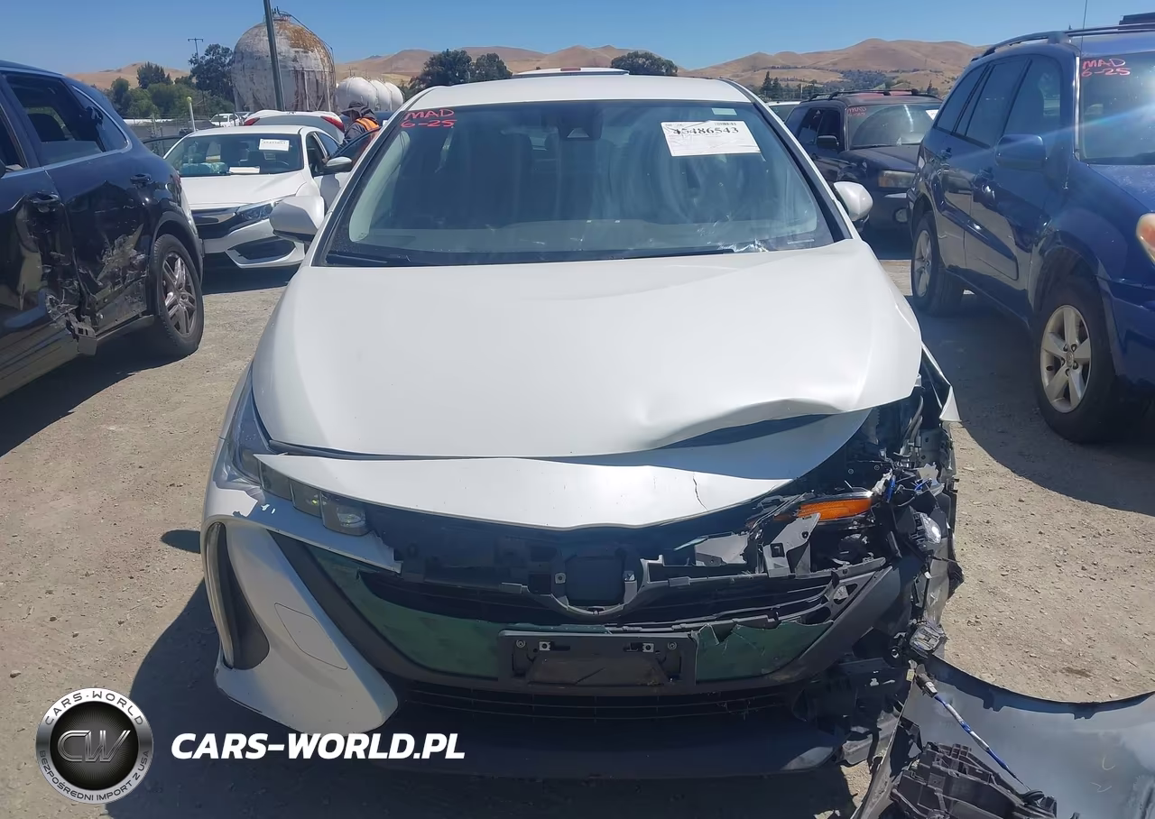 2018 Toyota Prius Prime Premium VIN:JTDKARFP2J3102835 - 12