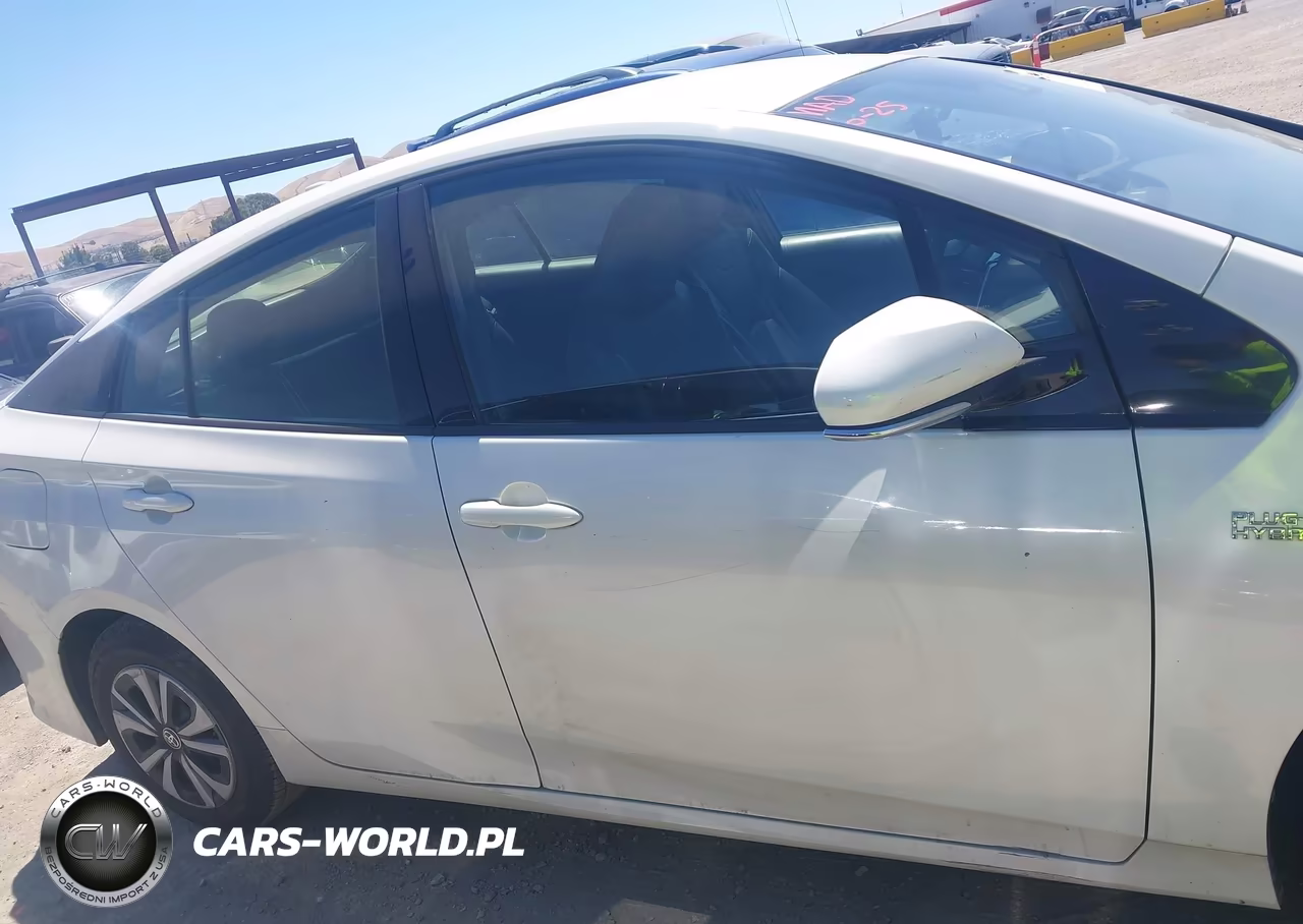 2018 Toyota Prius Prime Premium VIN:JTDKARFP2J3102835 - 13