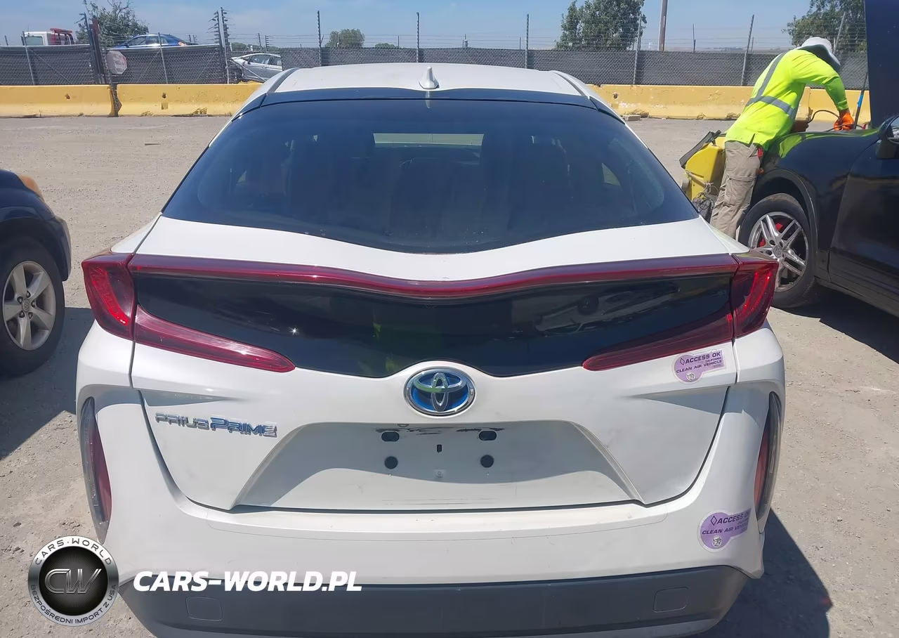 2018 Toyota Prius Prime Premium VIN:JTDKARFP2J3102835 - 16