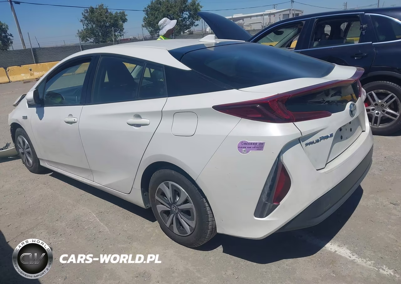 2018 Toyota Prius Prime Premium VIN:JTDKARFP2J3102835 - 3