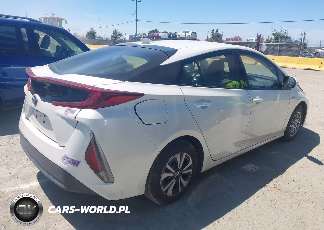 2018 Toyota Prius Prime Premium VIN:JTDKARFP2J3102835 - 4