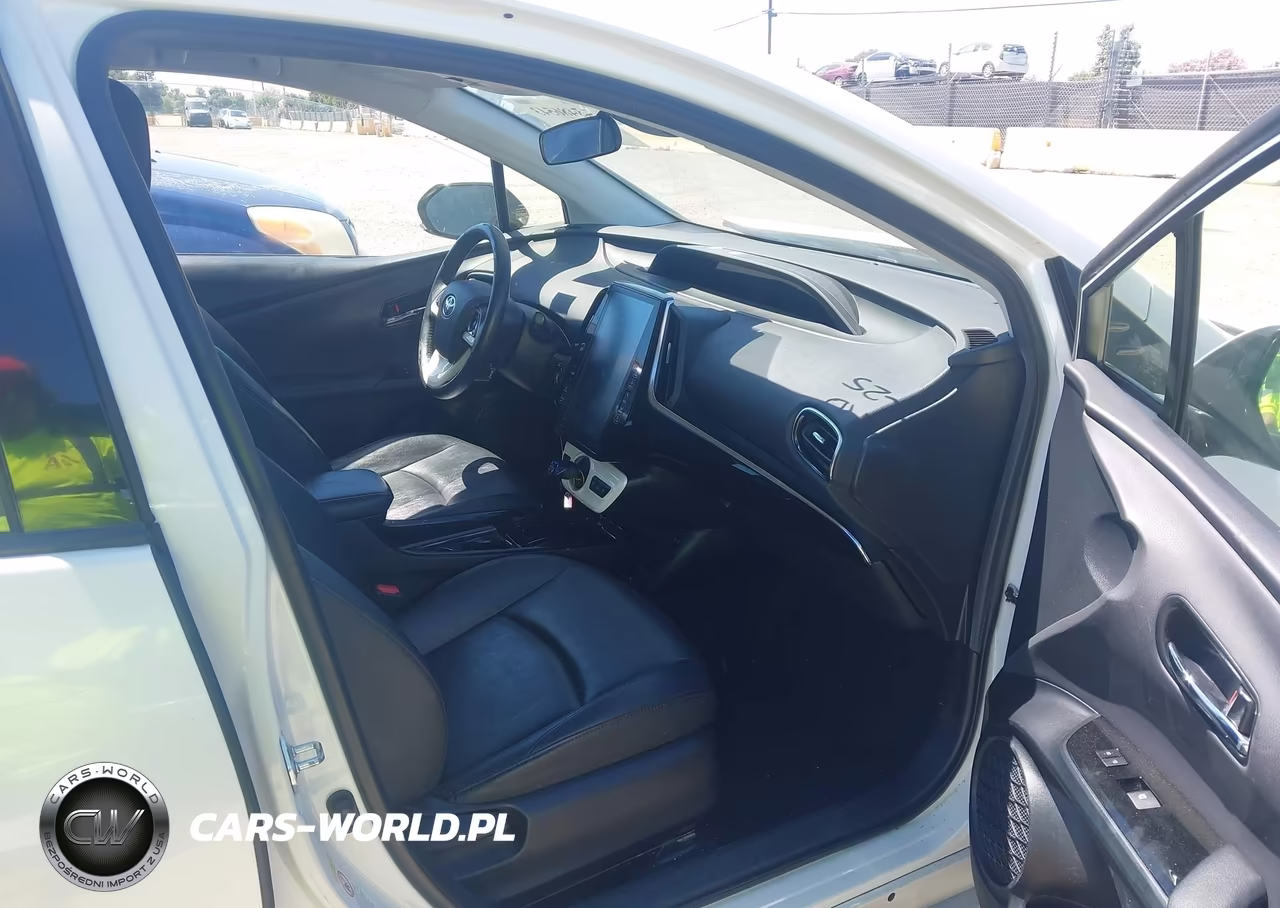 2018 Toyota Prius Prime Premium VIN:JTDKARFP2J3102835 - 5