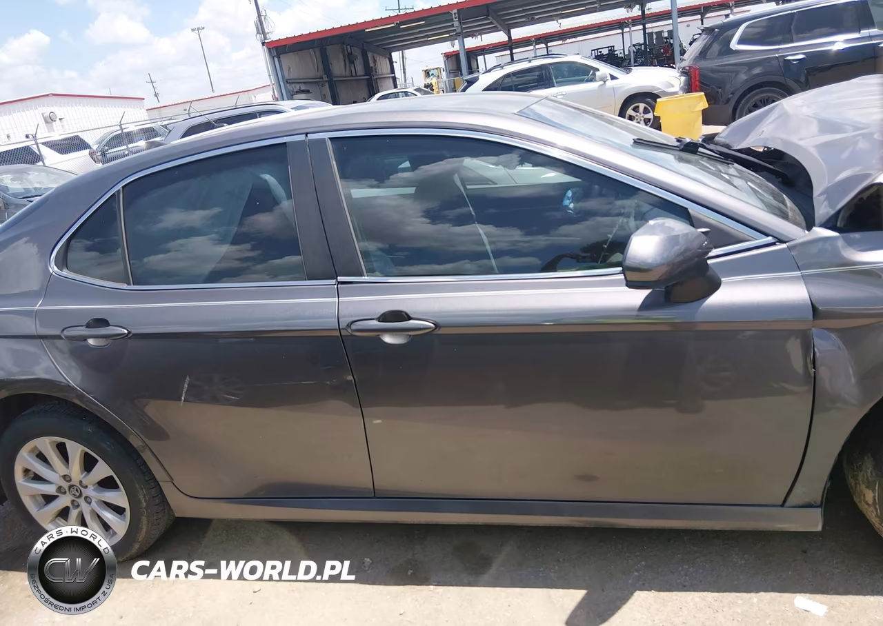2020 Toyota Camry Le VIN:4T1C11AK1LU322350 - 13