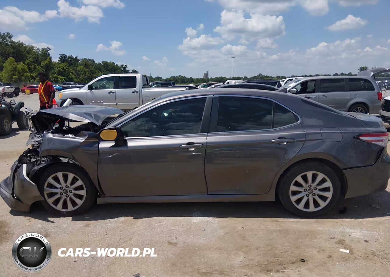 2020 Toyota Camry Le VIN:4T1C11AK1LU322350 - 14