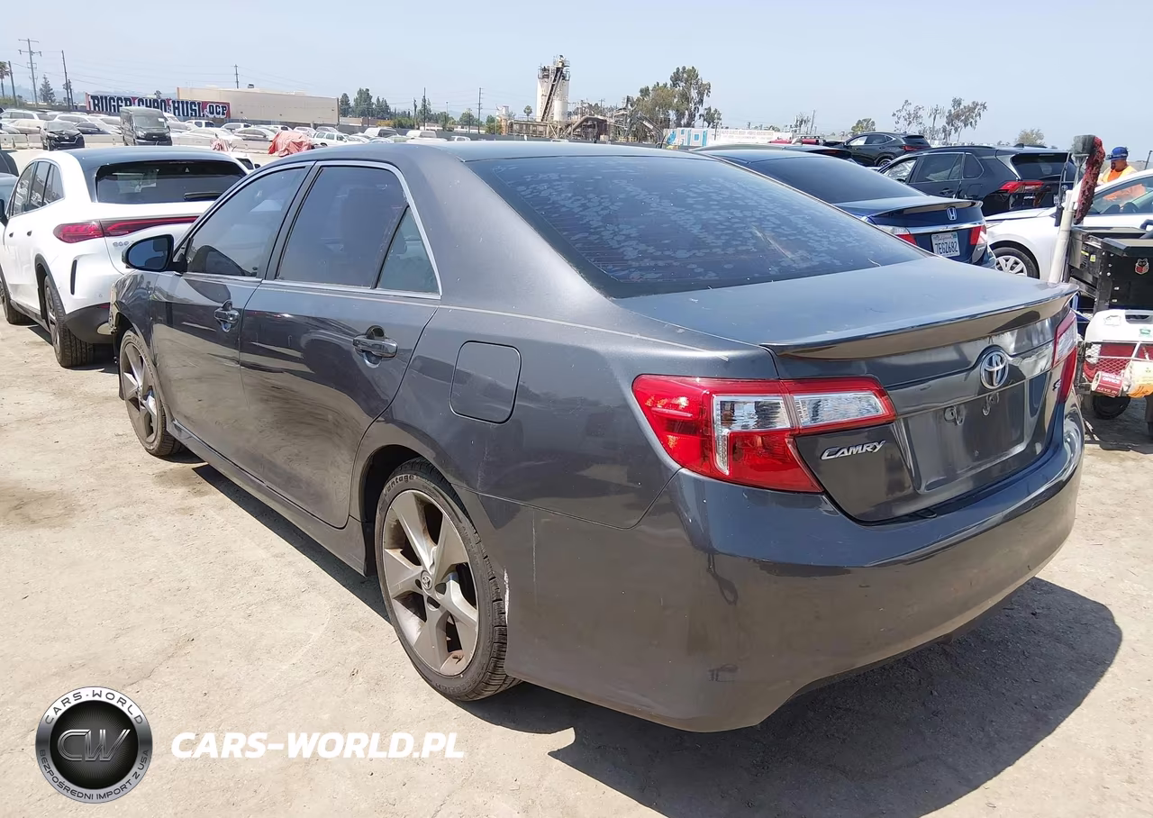 2014 Toyota Camry Se Sport VIN:4T1BF1FK5EU753086 - 3