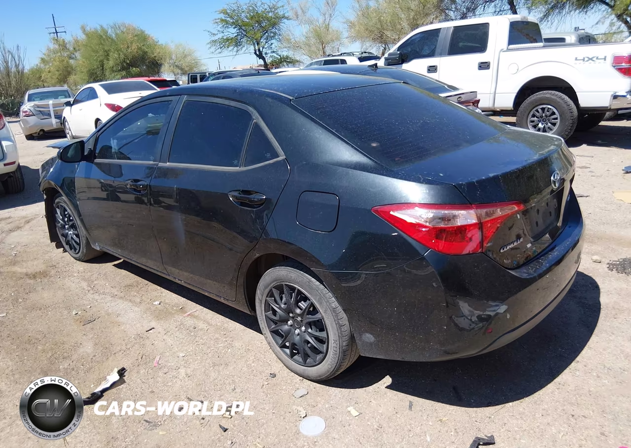 2018 Toyota Corolla Le VIN:2T1BURHE8JC123473 - 3
