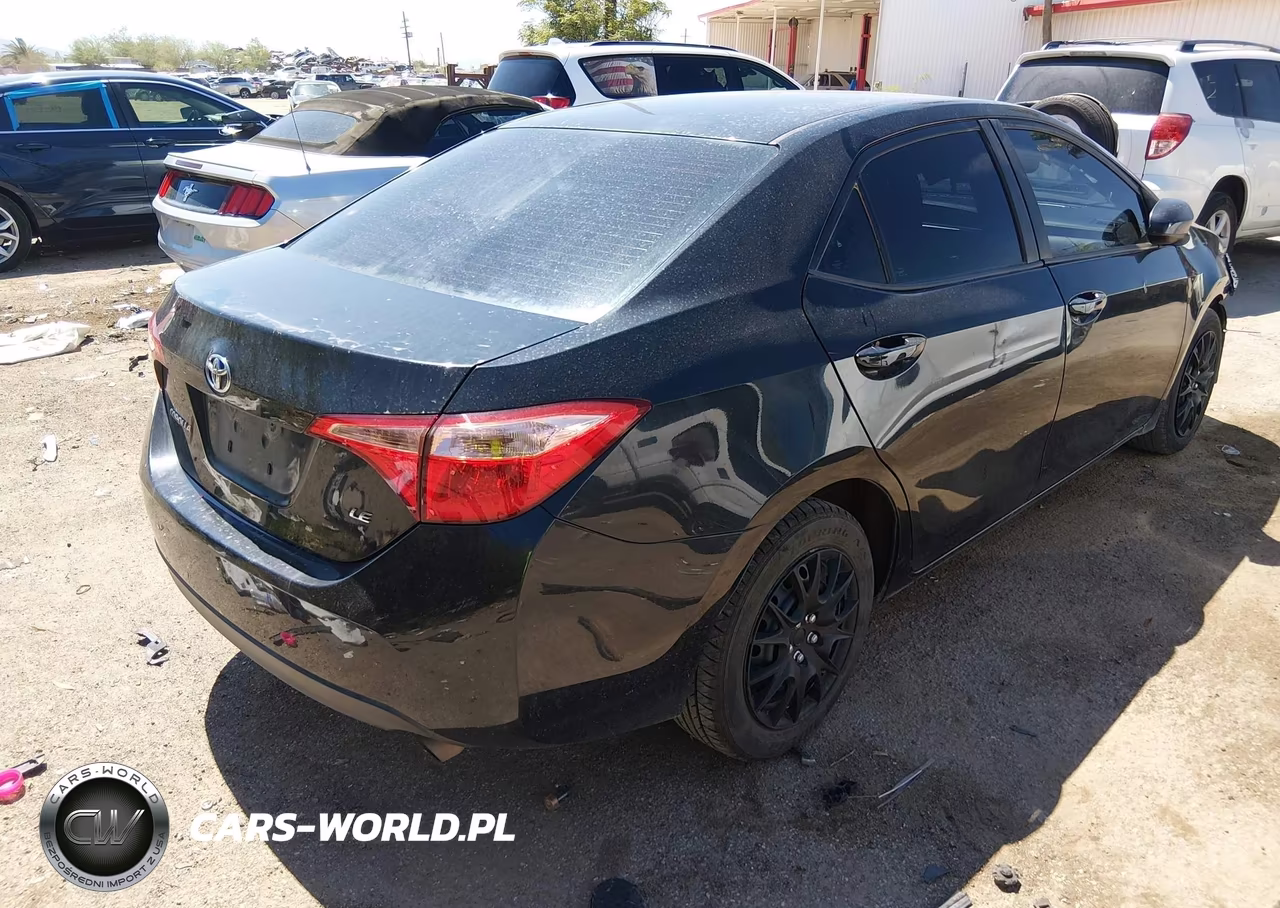 2018 Toyota Corolla Le VIN:2T1BURHE8JC123473 - 4
