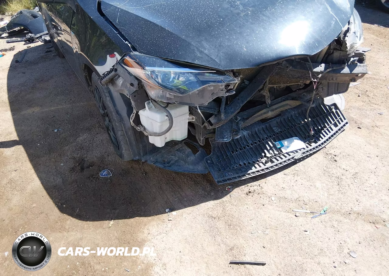 2018 Toyota Corolla Le VIN:2T1BURHE8JC123473 - 6