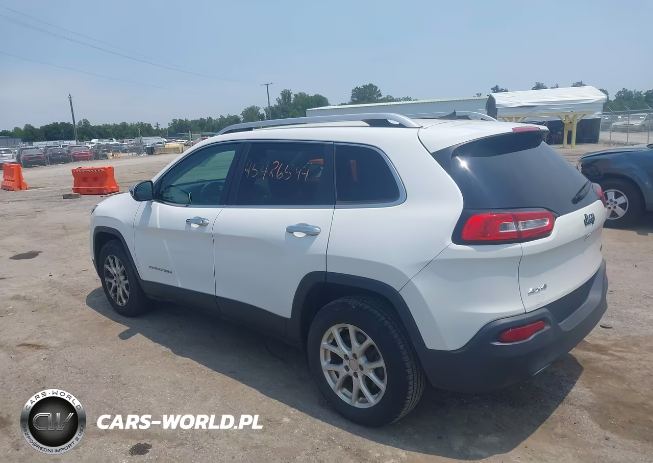 2016 Jeep Cherokee Latitude VIN:1C4PJMCB9GW130575 - 3