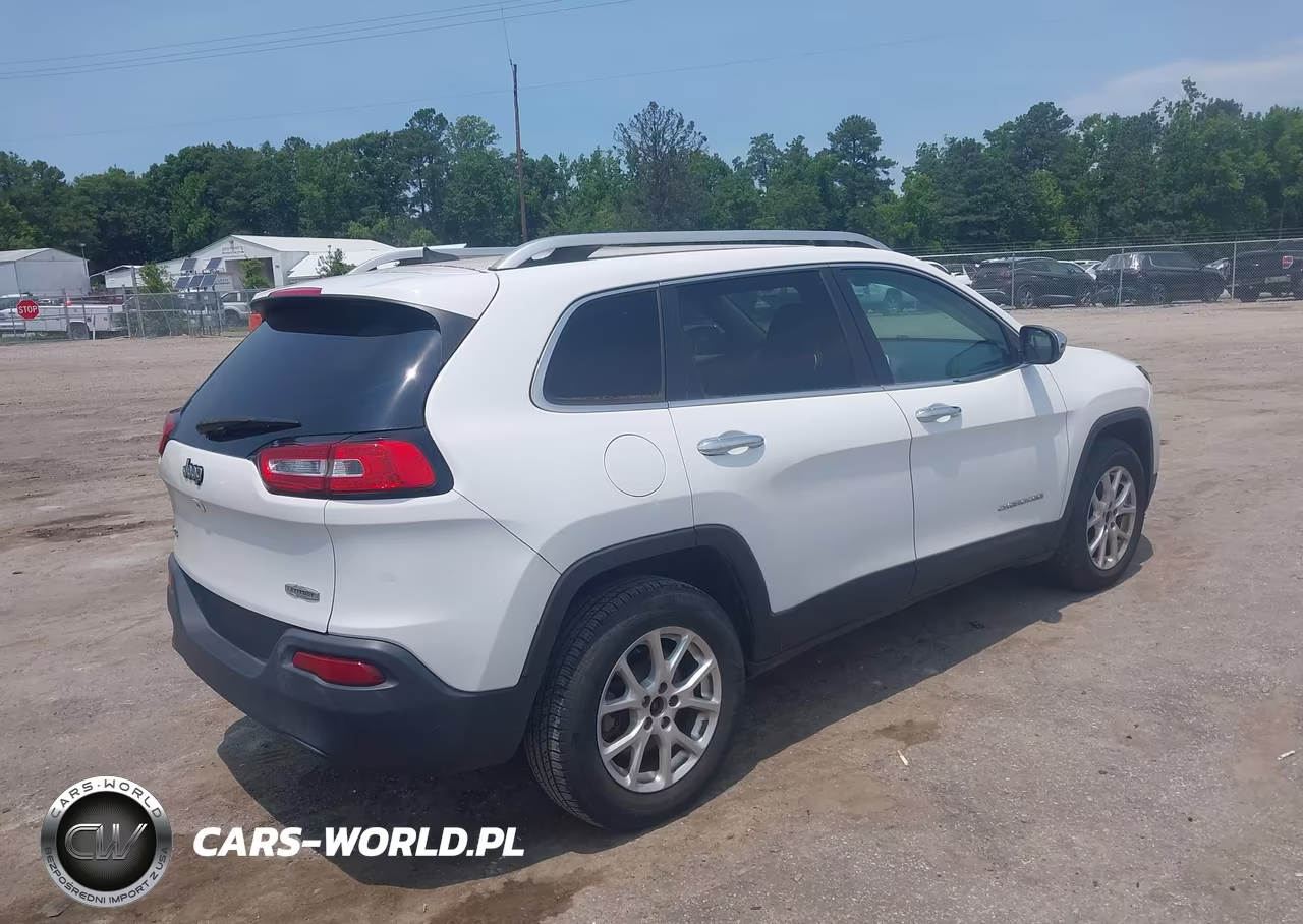 2016 Jeep Cherokee Latitude VIN:1C4PJMCB9GW130575 - 4