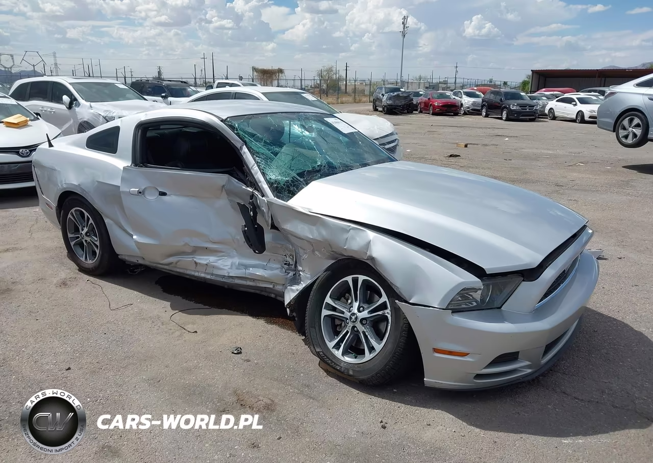 2013 Ford Mustang V6-V6 Premium