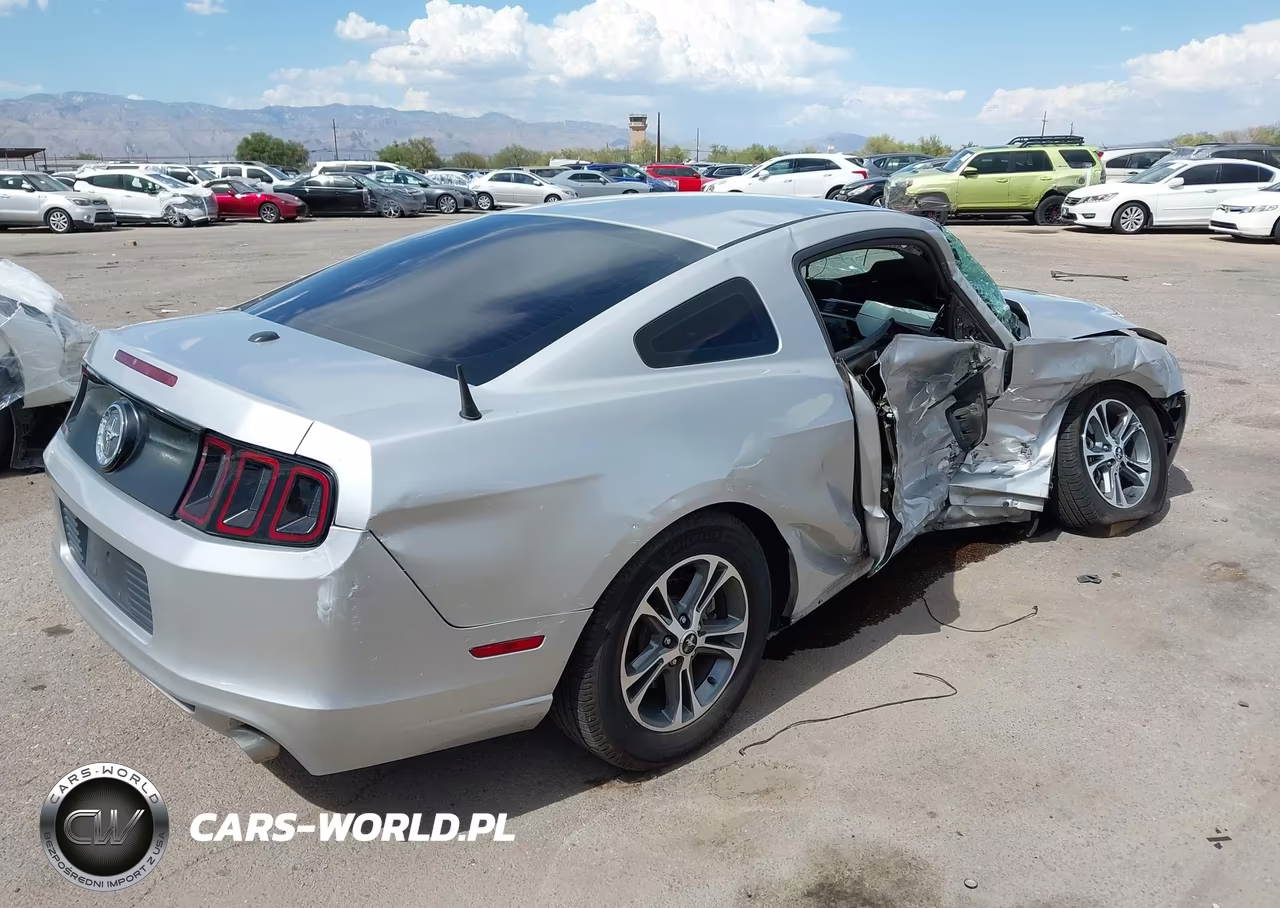 2013 Ford Mustang V6-V6 Premium VIN:1ZVBP8AM5D5262591 - 4