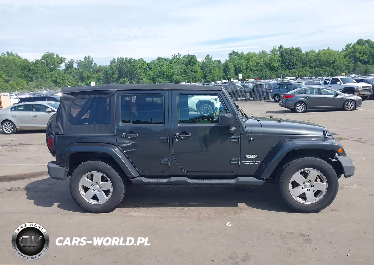 2010 Jeep Wrangler Unlimited Sahara VIN:1J4HA5H14AL125667 - 13