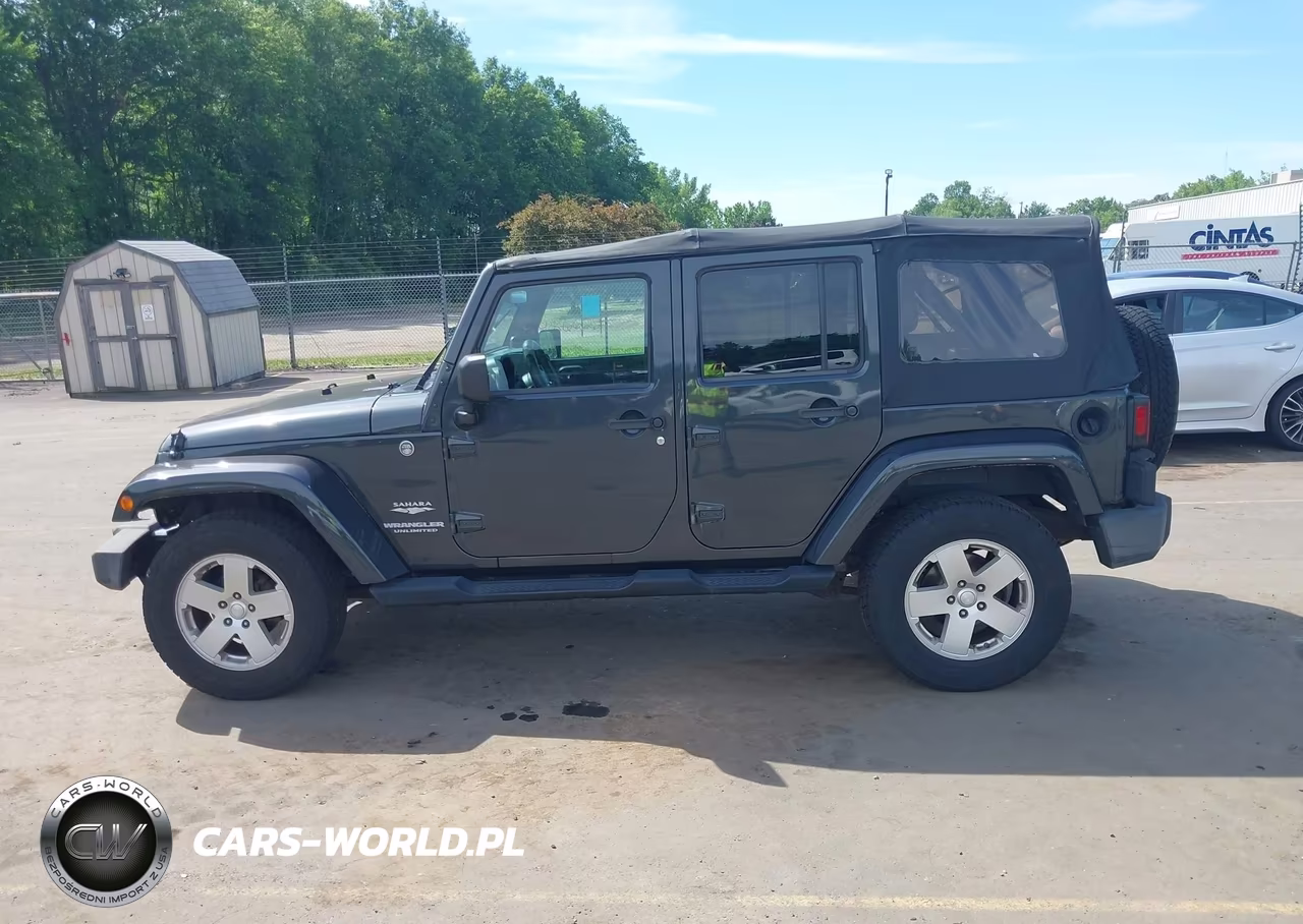 2010 Jeep Wrangler Unlimited Sahara VIN:1J4HA5H14AL125667 - 14