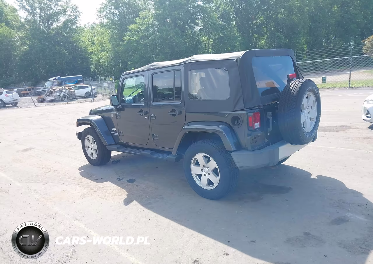 2010 Jeep Wrangler Unlimited Sahara VIN:1J4HA5H14AL125667 - 3