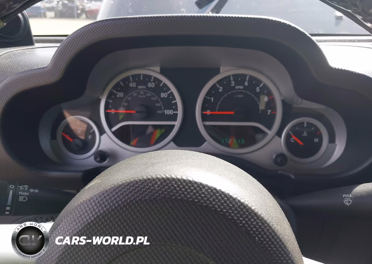 2010 Jeep Wrangler Unlimited Sahara VIN:1J4HA5H14AL125667 - 7