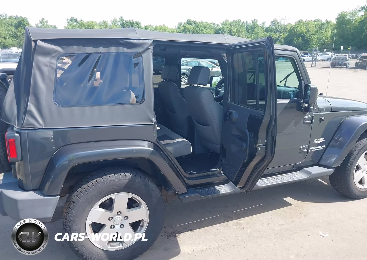 2010 Jeep Wrangler Unlimited Sahara VIN:1J4HA5H14AL125667 - 8