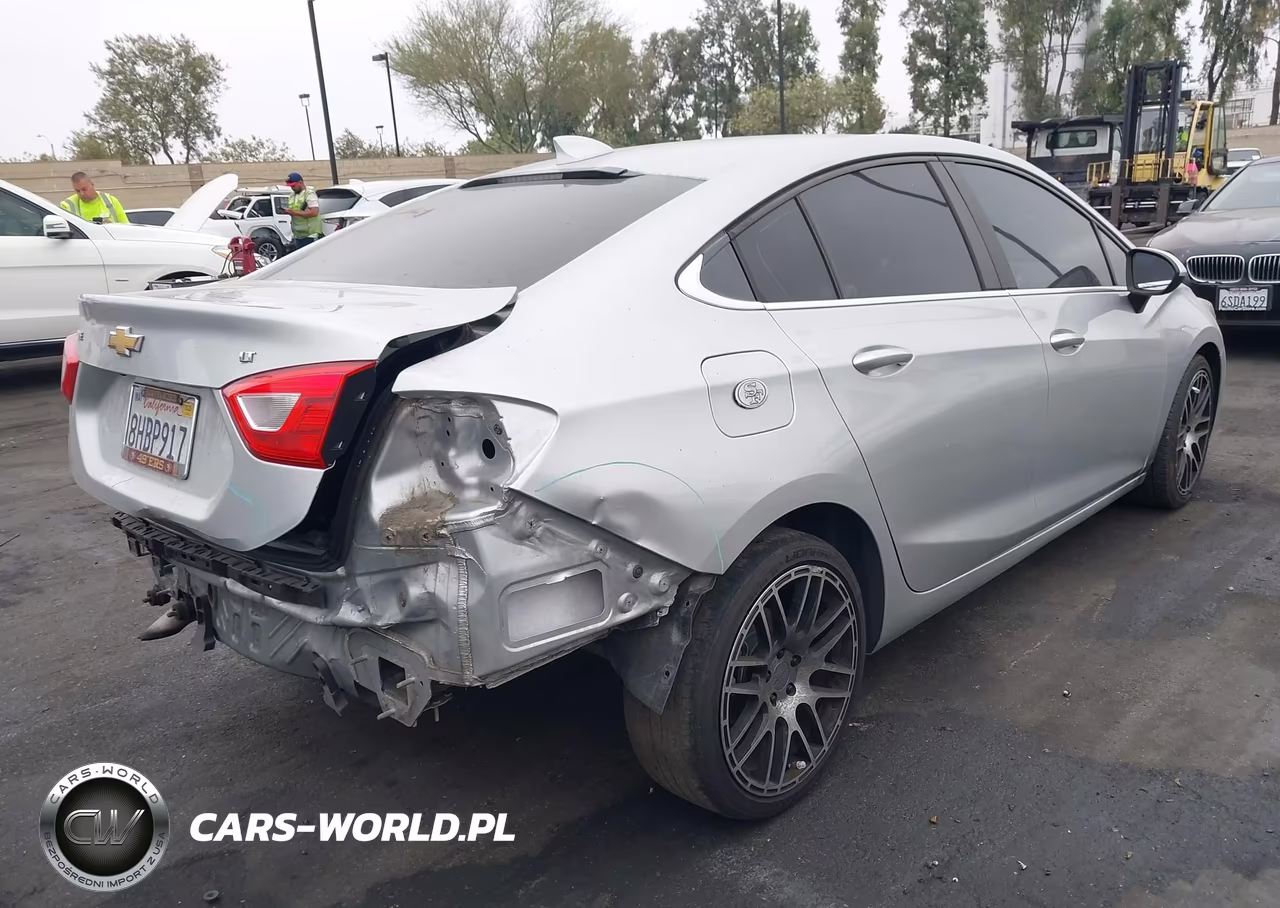 2018 Chevrolet Cruze Lt Auto VIN:1G1BE5SM4J7122871 - 4