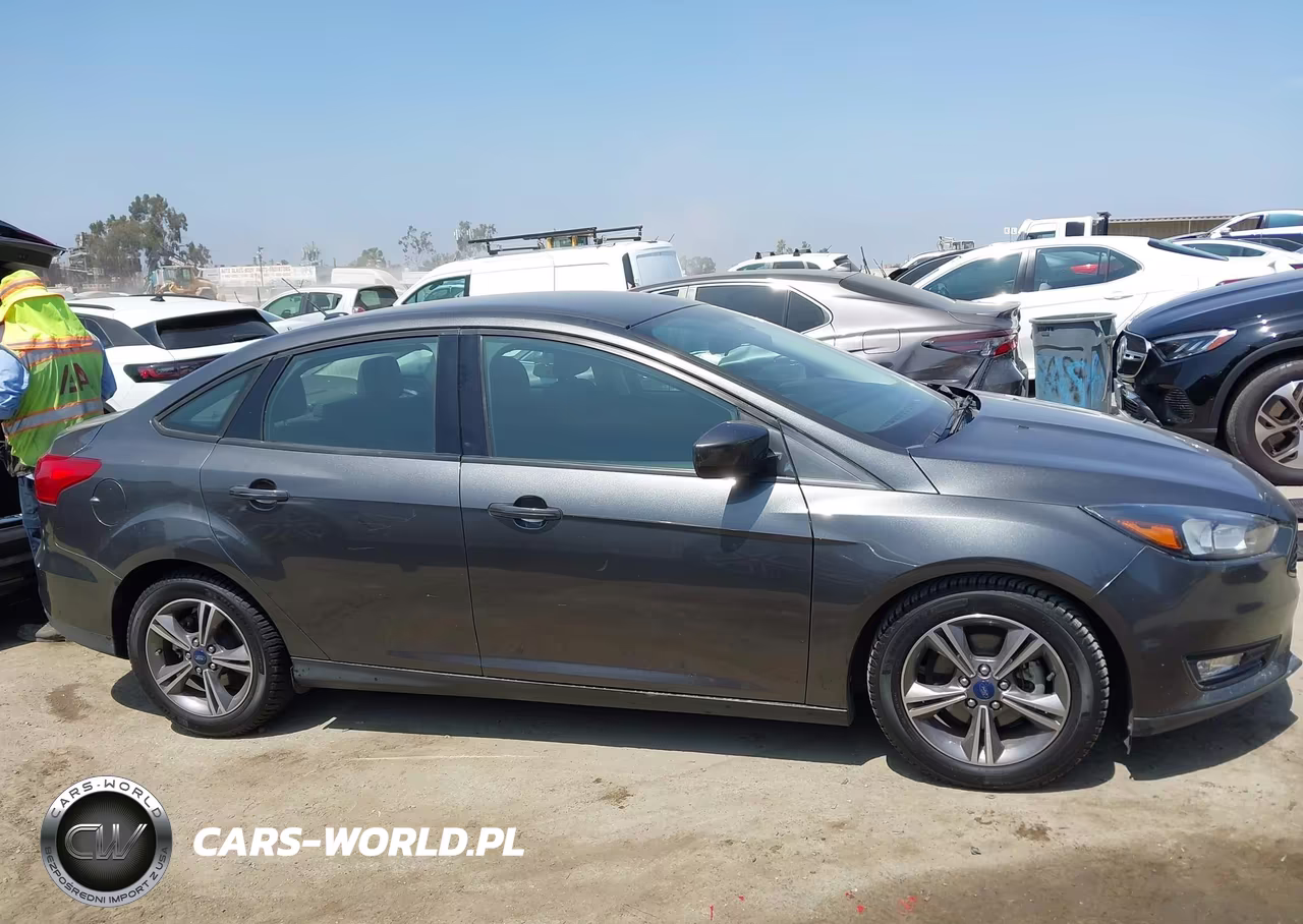 2018 Ford Focus Se VIN:1FADP3FE3JL209062 - 13