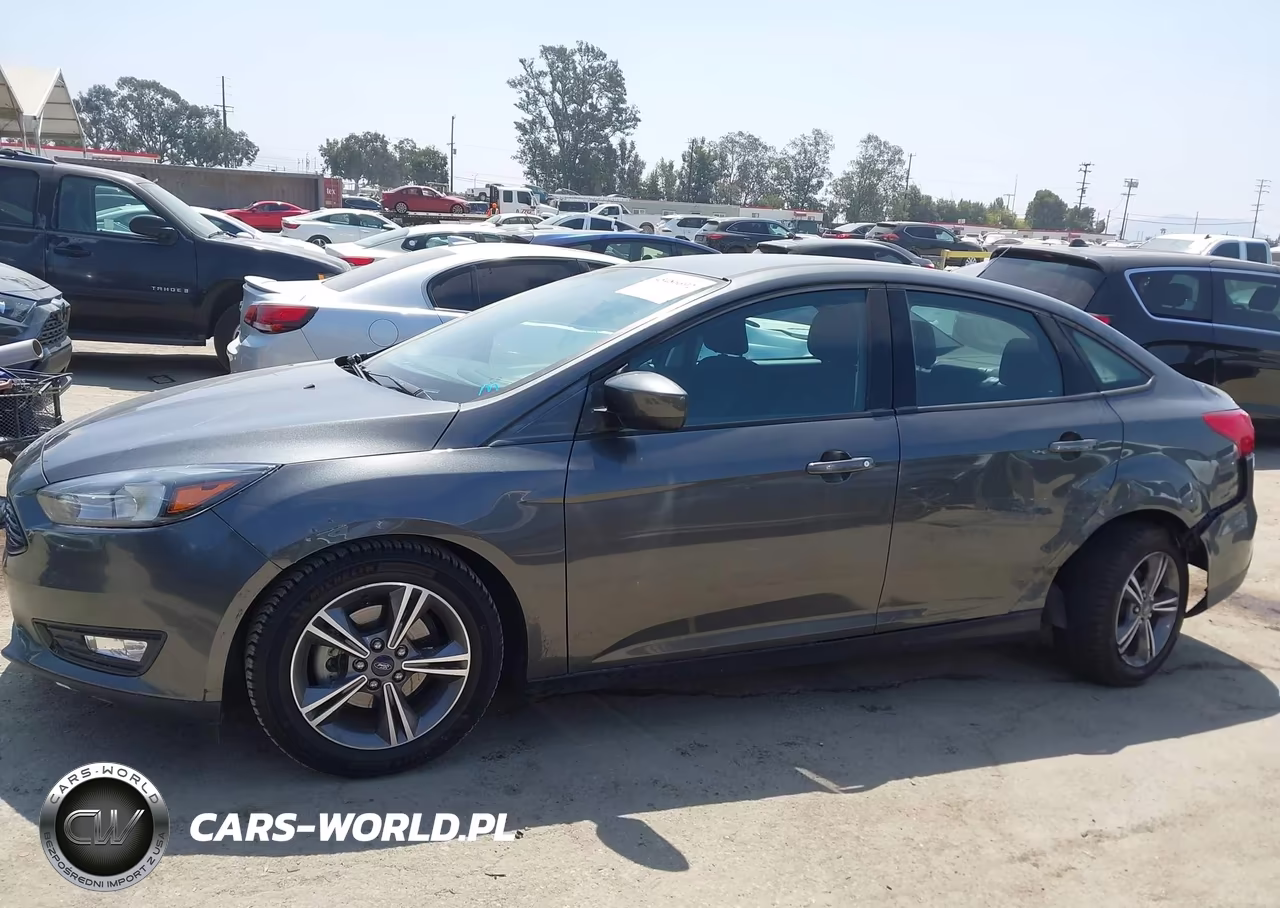 2018 Ford Focus Se VIN:1FADP3FE3JL209062 - 14