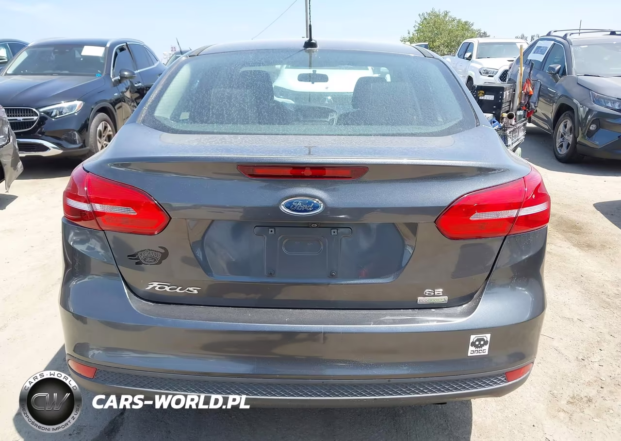 2018 Ford Focus Se VIN:1FADP3FE3JL209062 - 16