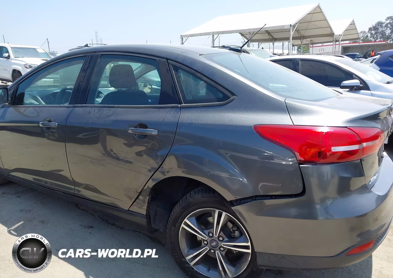 2018 Ford Focus Se VIN:1FADP3FE3JL209062 - 6