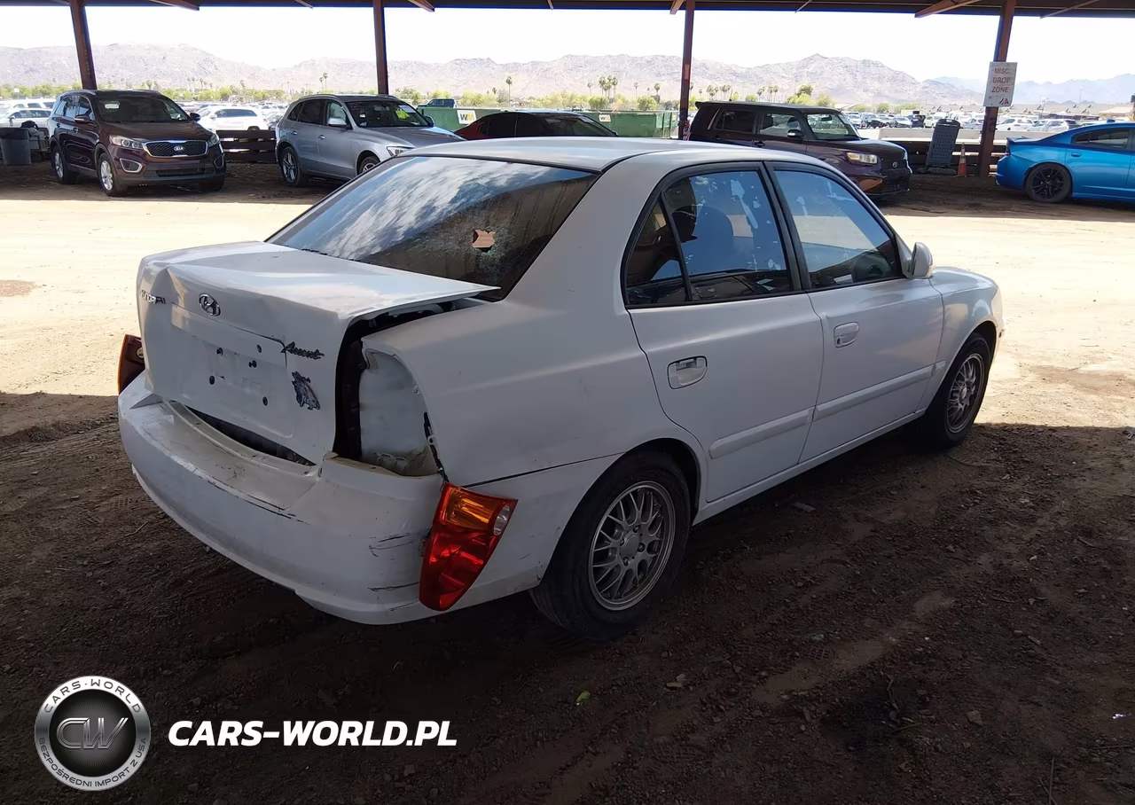 2005 Hyundai Accent Gls VIN:KMHCG45C35U585347 - 4