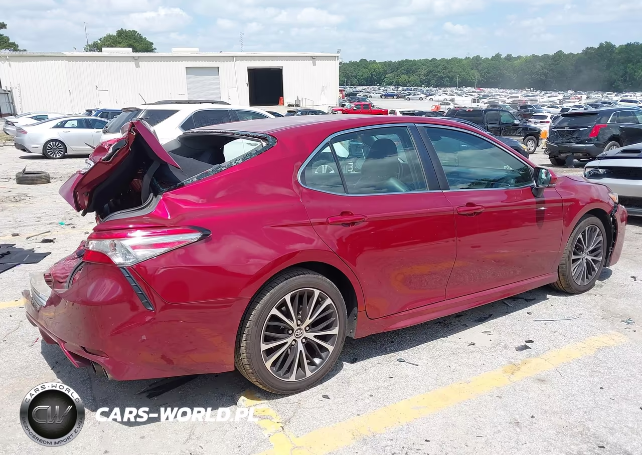 2018 Toyota Camry Se VIN:4T1B11HKXJU585466 - 18