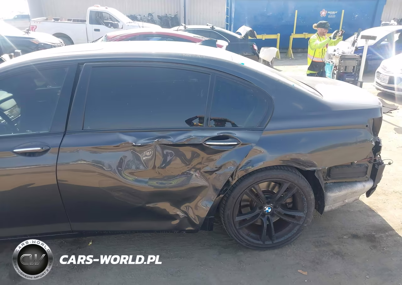 2013 BMW 750Li VIN:WBAYE8C5XDD133127 - 6