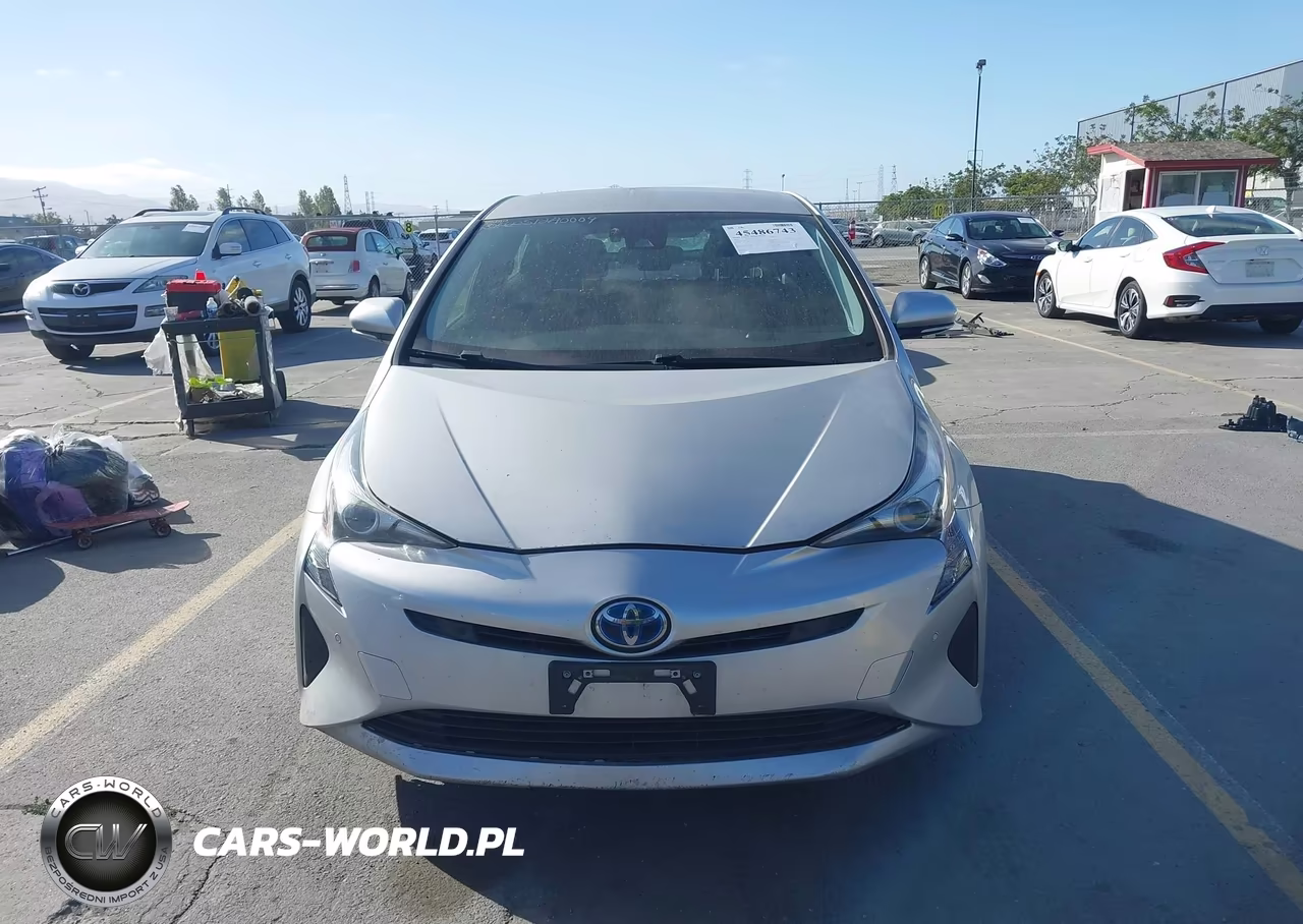 2018 Toyota Prius Three VIN:JTDKARFU3J3067132 - 12