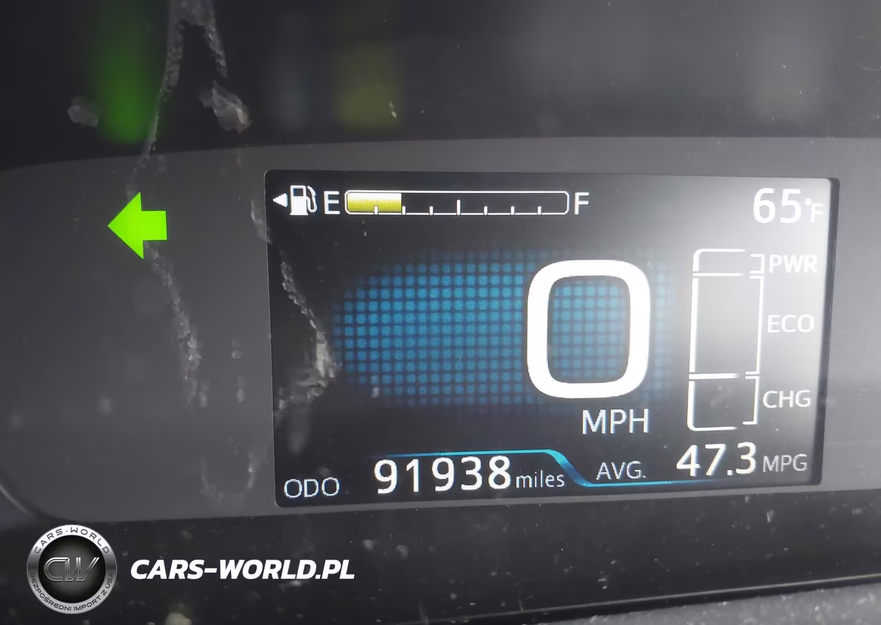 2018 Toyota Prius Three VIN:JTDKARFU3J3067132 - 15