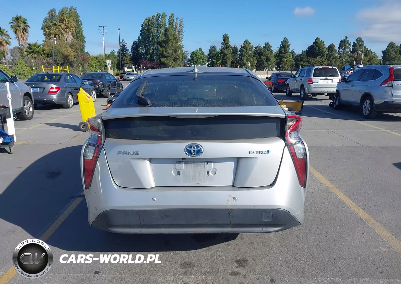2018 Toyota Prius Three VIN:JTDKARFU3J3067132 - 16