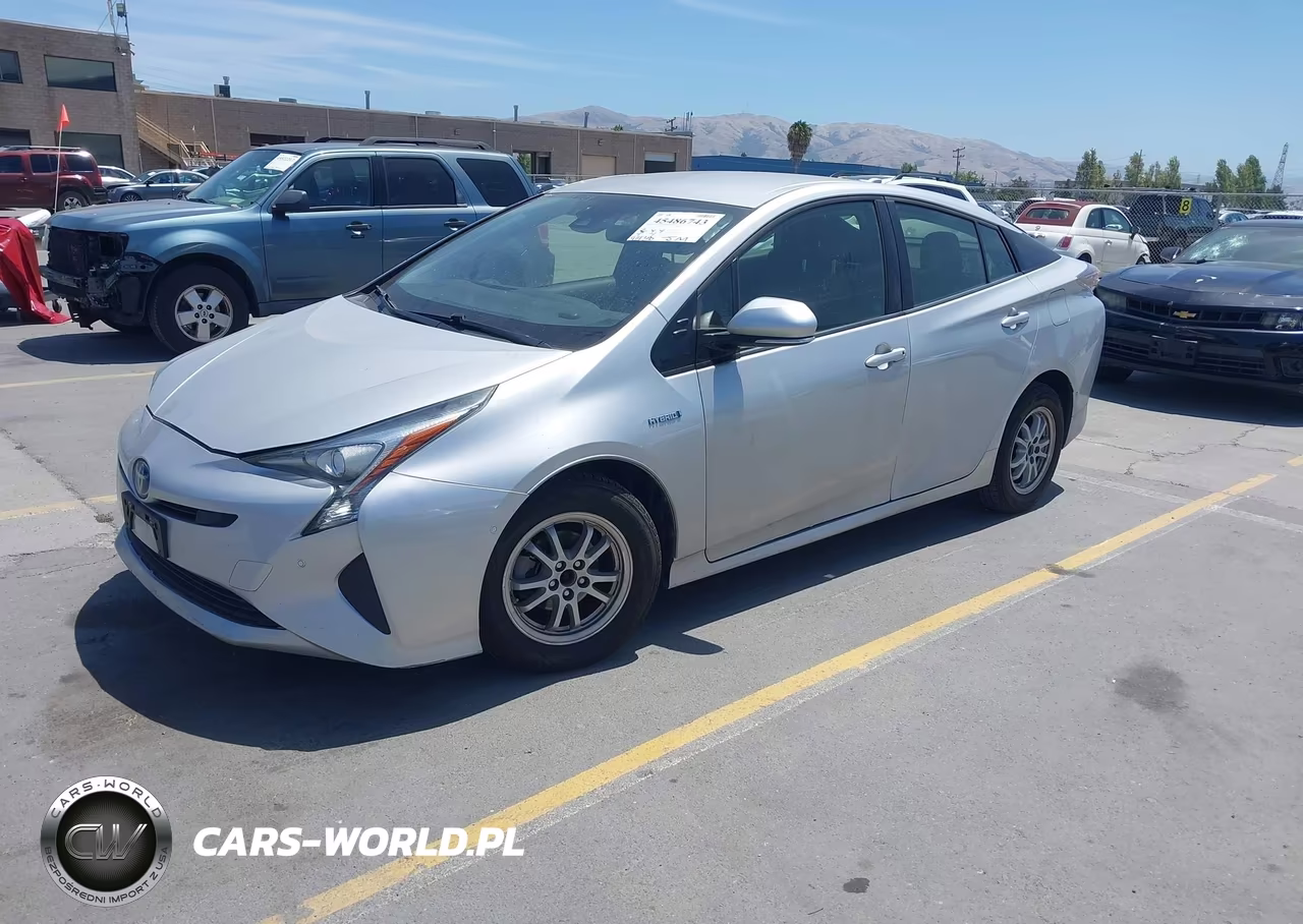 2018 Toyota Prius Three VIN:JTDKARFU3J3067132 - 2