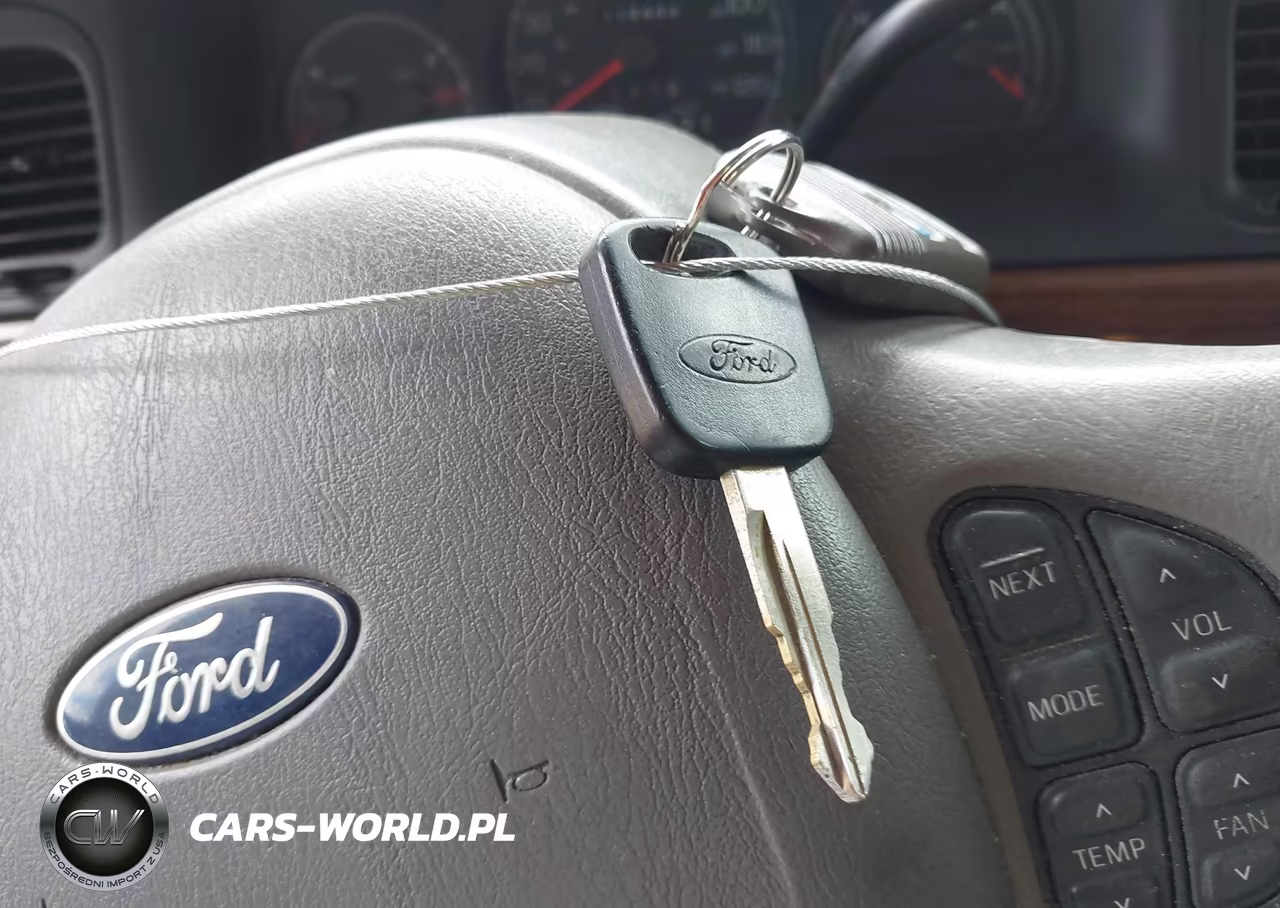 2002 Ford Crown Victoria Lx VIN:2FAFP74W82X159906 - 11