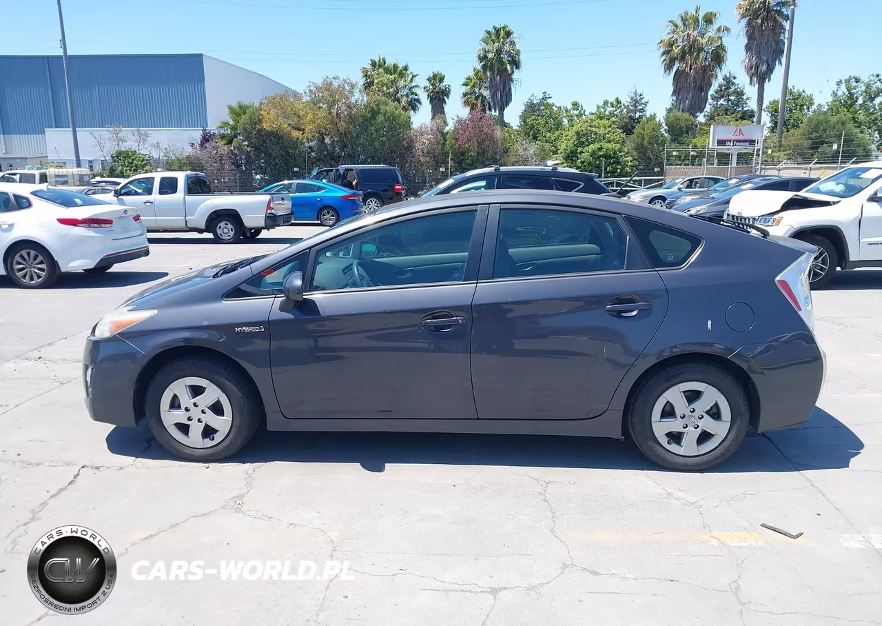 2011 Toyota Prius Two VIN:JTDKN3DU9B1409765 - 14