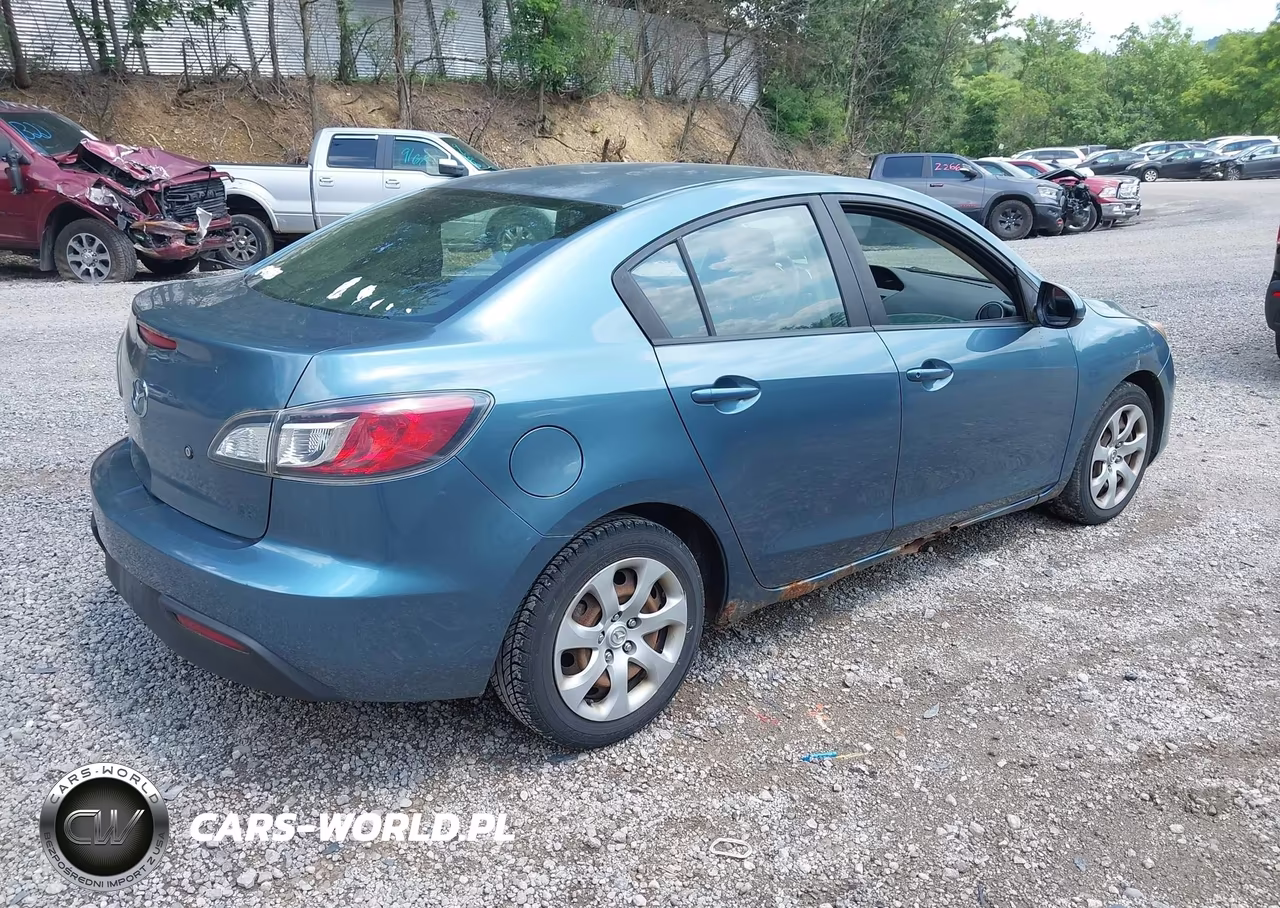 2011 Mazda Mazda3 I Sport VIN:JM1BL1UG2B1382008 - 4