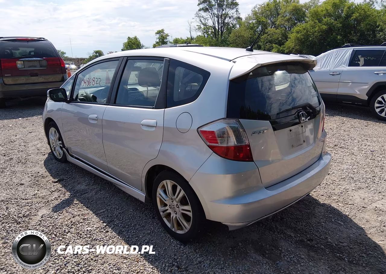2011 Honda Fit Sport VIN:JHMGE8H52BC000922 - 3
