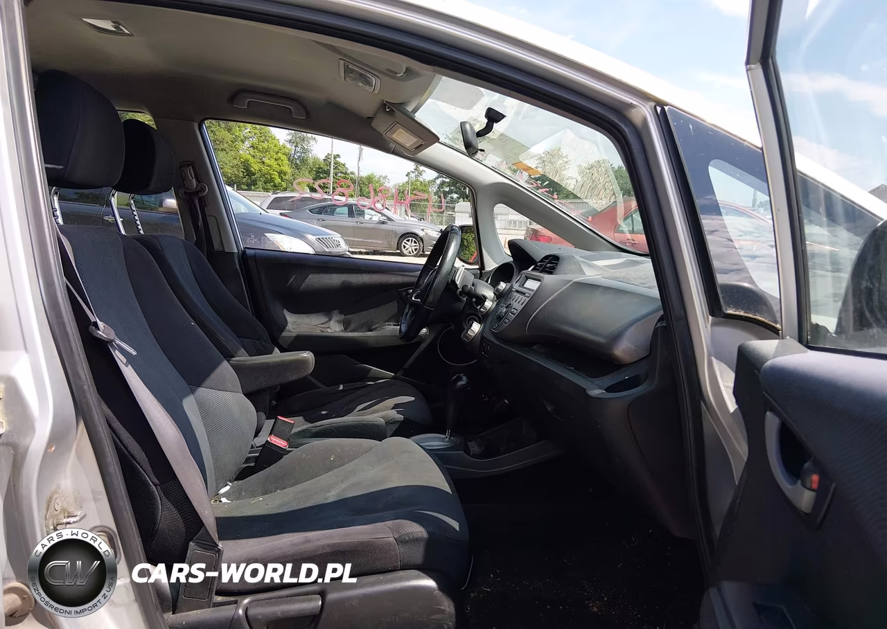 2011 Honda Fit Sport VIN:JHMGE8H52BC000922 - 5