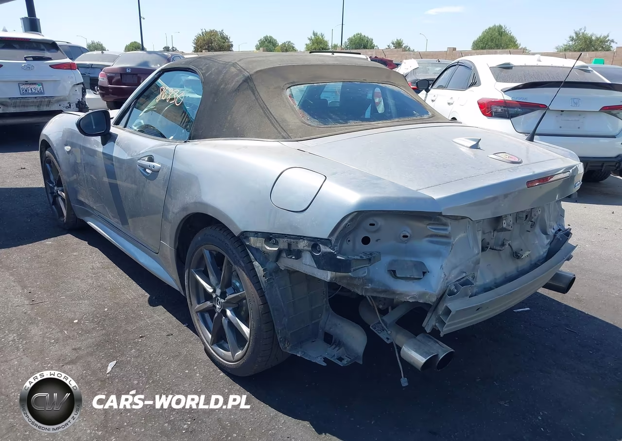 2017 Fiat 124 Spider Lusso VIN:JC1NFAEK3H0101398 - 3