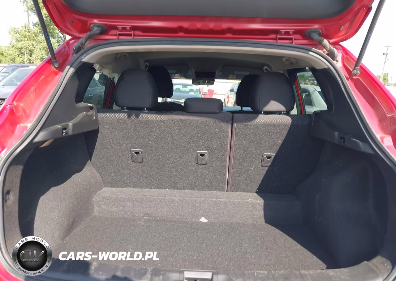 2018 Nissan Rogue Sport S VIN:JN1BJ1CP2JW109856 - 17
