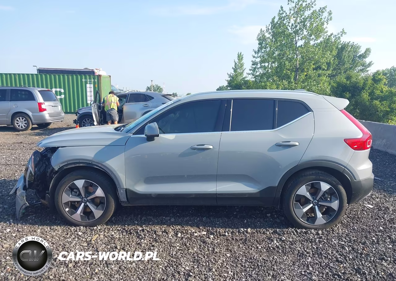 2025 Volvo Xc40 B5 Core Bright Theme VIN:YV4L12UJXS2559374 - 14