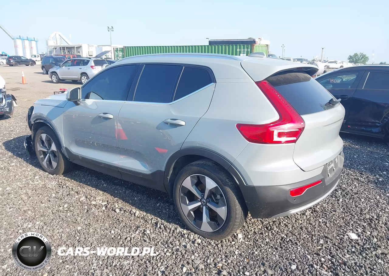 2025 Volvo Xc40 B5 Core Bright Theme VIN:YV4L12UJXS2559374 - 3