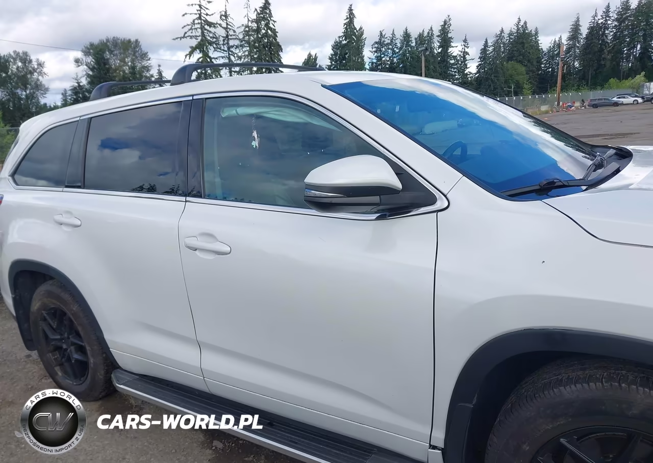 2015 Toyota Highlander Le Plus V6 VIN:5TDBKRFH2FS138181 - 13
