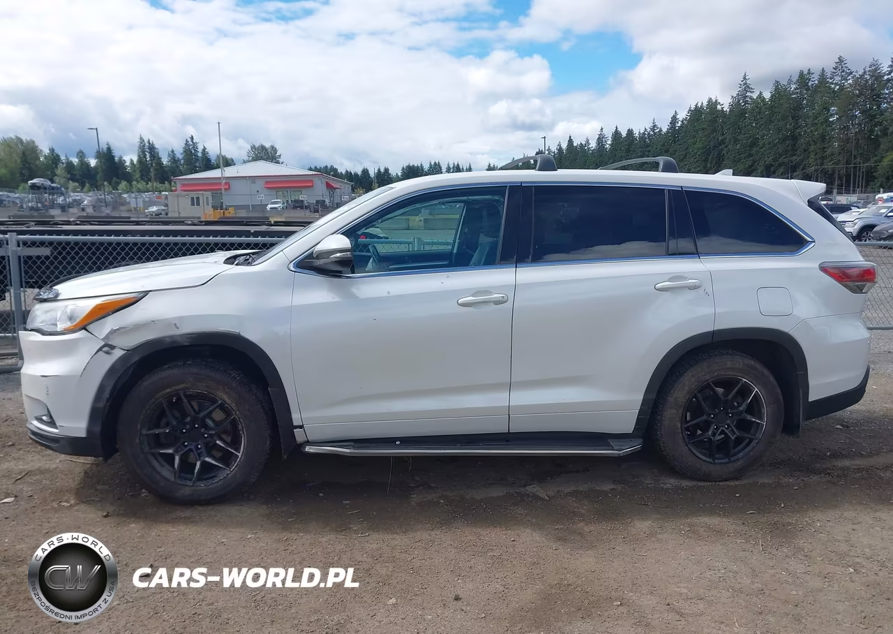 2015 Toyota Highlander Le Plus V6 VIN:5TDBKRFH2FS138181 - 14