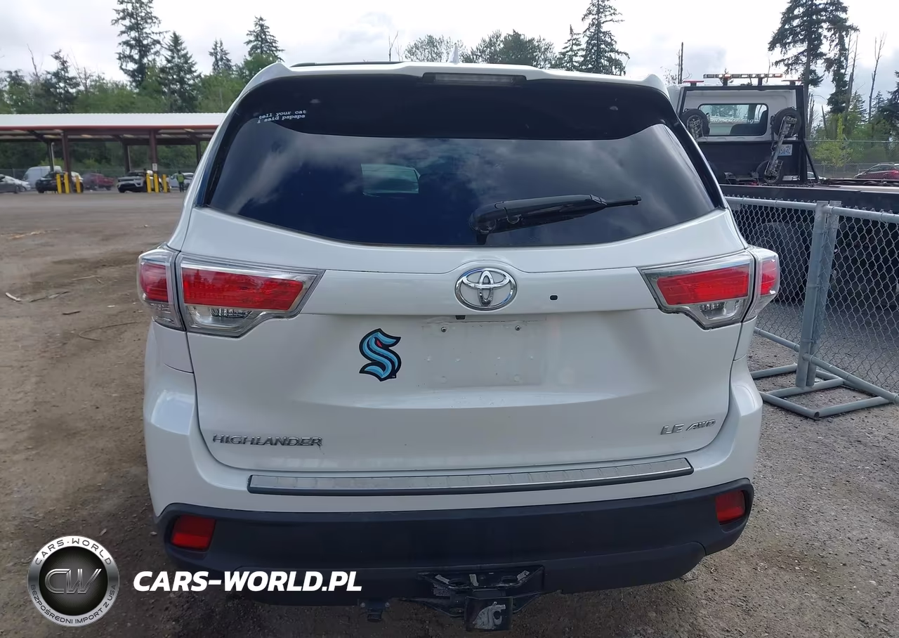 2015 Toyota Highlander Le Plus V6 VIN:5TDBKRFH2FS138181 - 16