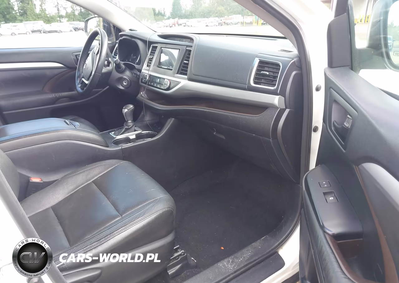 2015 Toyota Highlander Le Plus V6 VIN:5TDBKRFH2FS138181 - 5