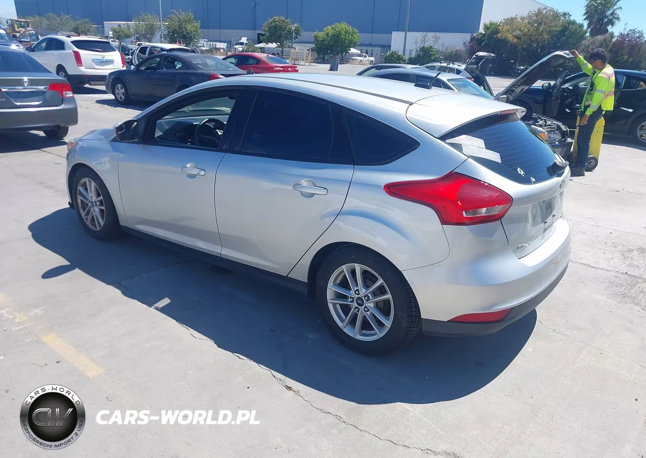 2016 Ford Focus Se VIN:1FADP3K2XGL369914 - 3