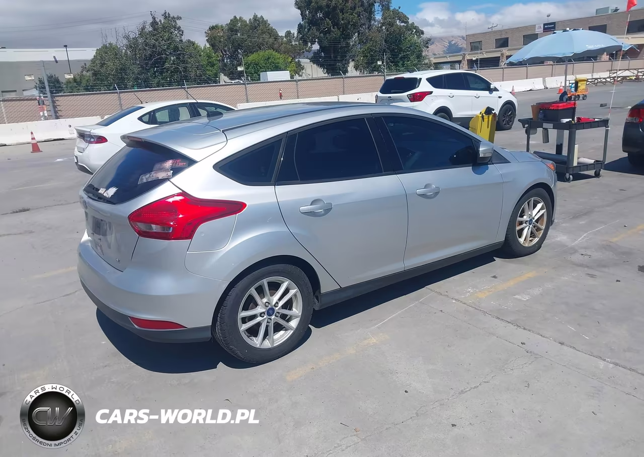 2016 Ford Focus Se VIN:1FADP3K2XGL369914 - 4